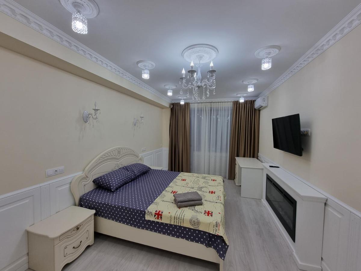 Blue Sky New Apartments In The Center 키시나우 외부 사진