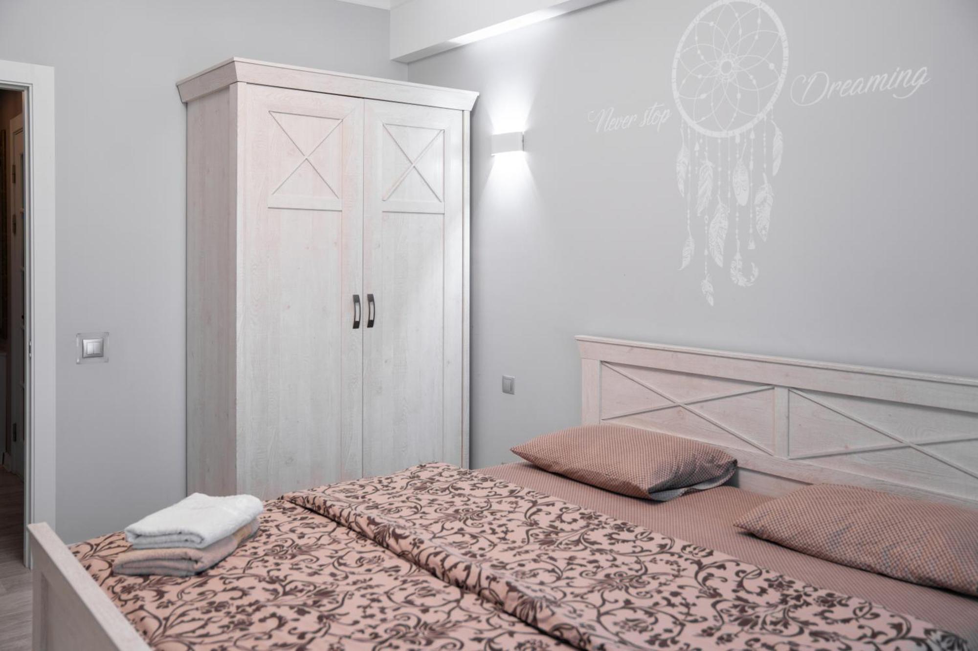 Blue Sky New Apartments In The Center 키시나우 외부 사진