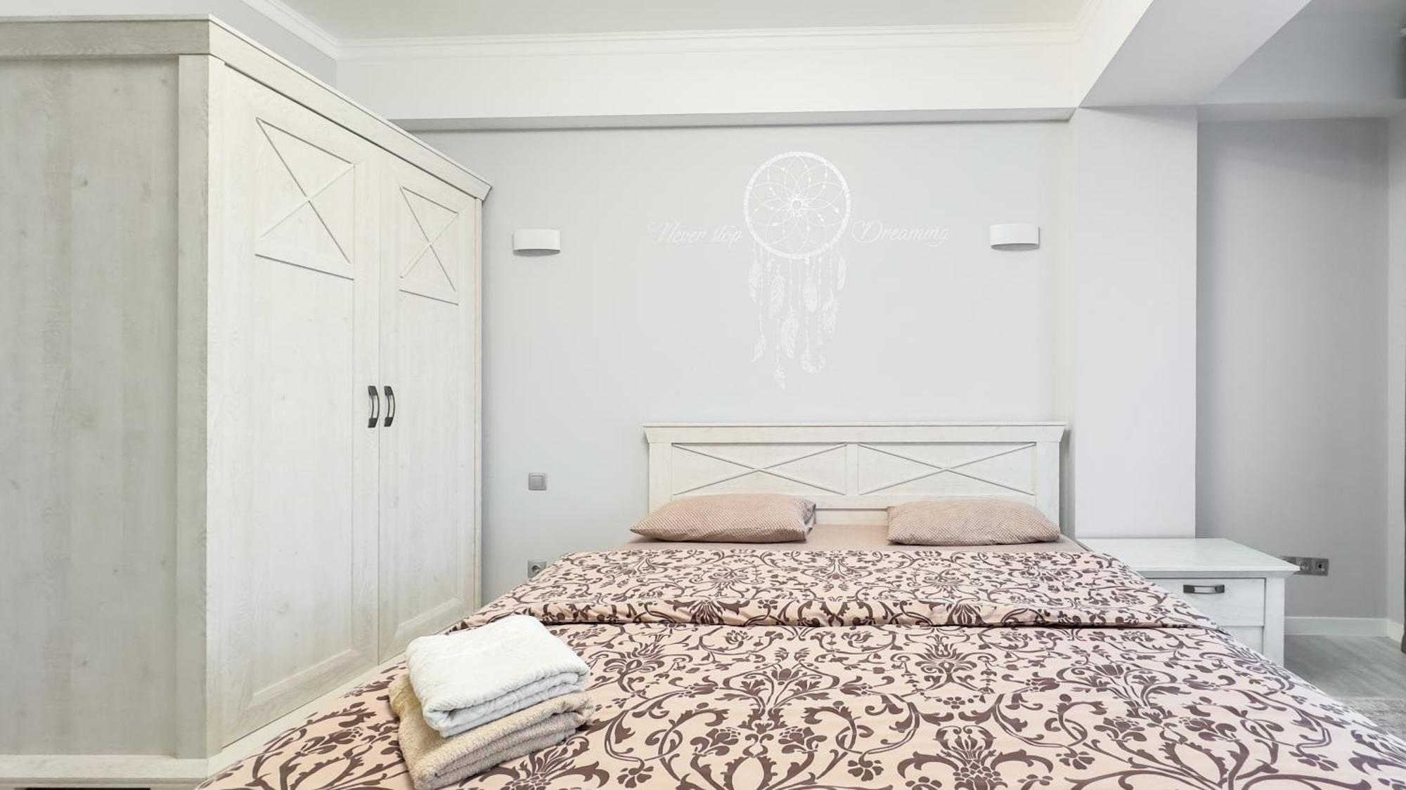 Blue Sky New Apartments In The Center 키시나우 외부 사진