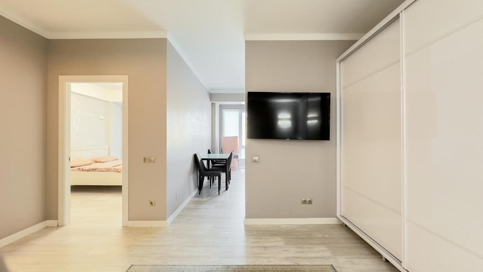Blue Sky New Apartments In The Center 키시나우 외부 사진