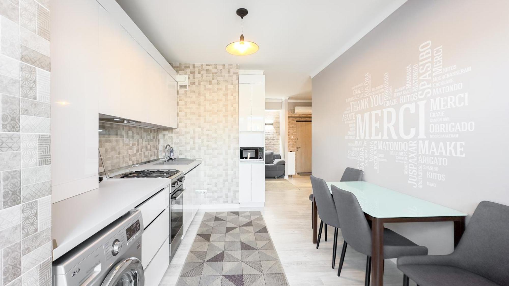 Blue Sky New Apartments In The Center 키시나우 외부 사진