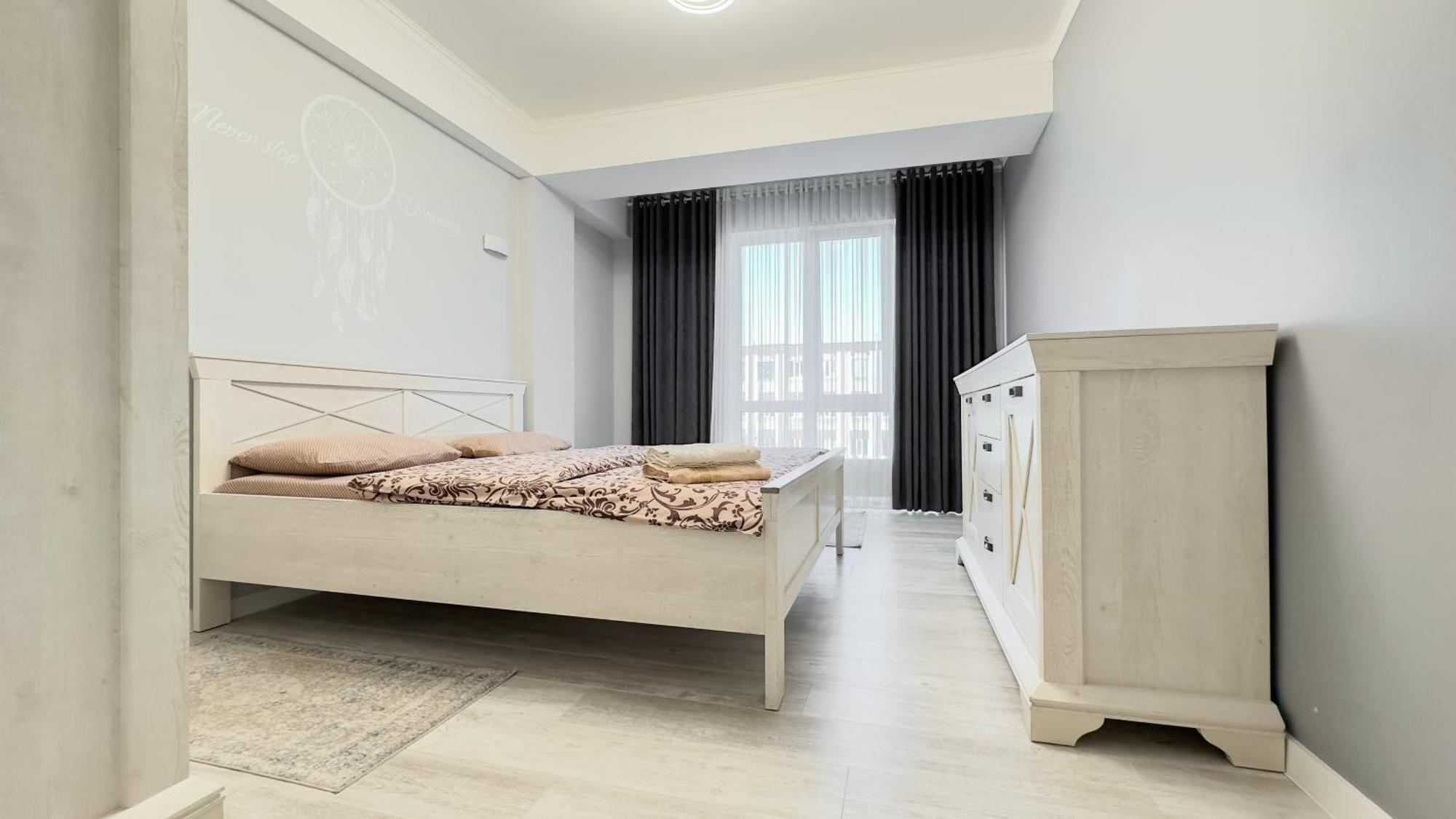Blue Sky New Apartments In The Center 키시나우 외부 사진