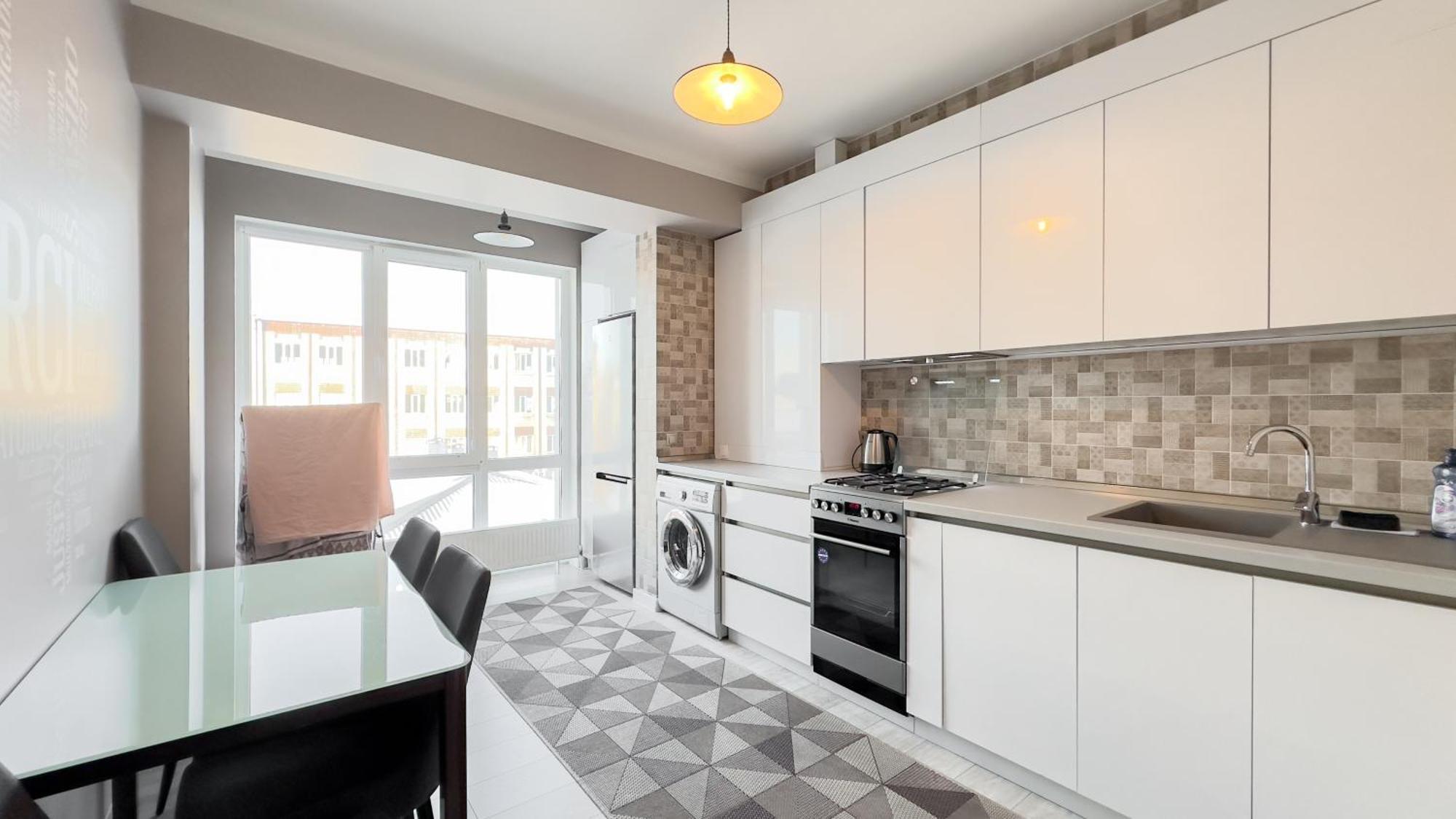 Blue Sky New Apartments In The Center 키시나우 외부 사진